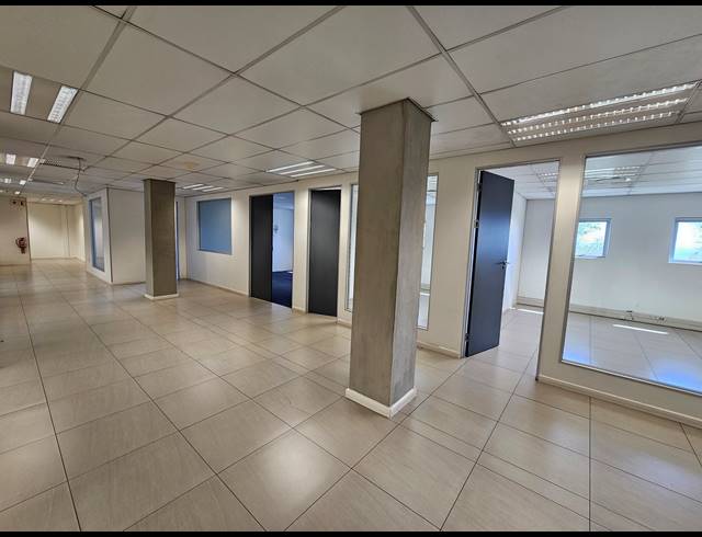 2,600M² FACTORY FOR SALE IN LANSERIA